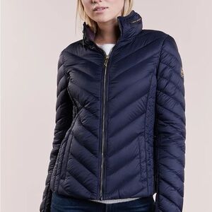 Michael Kors Women’s Packable Down Fill Navy Chevron Puffer Jacket | EUC